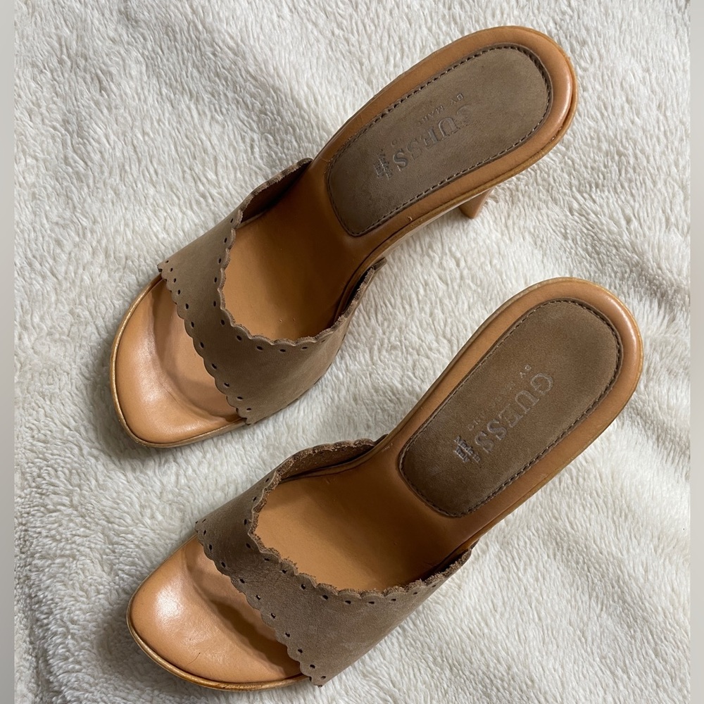 EUC Women's GUESS Light Tan Sandals - Picture 3 of 6